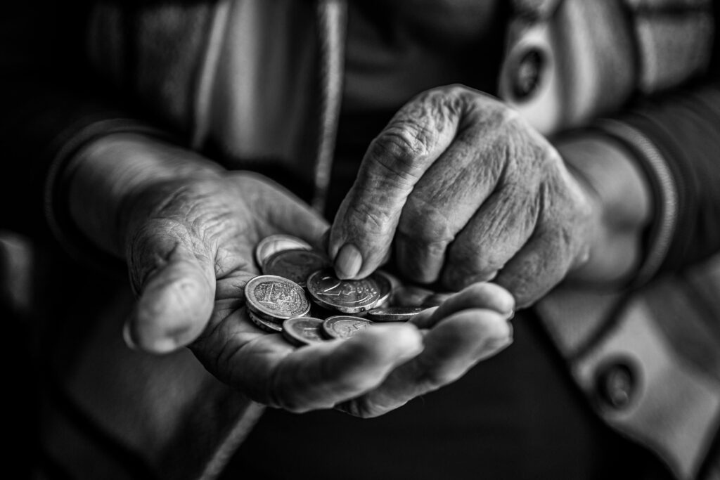 Best High-Yield Savings Accounts for Retirees in 2025